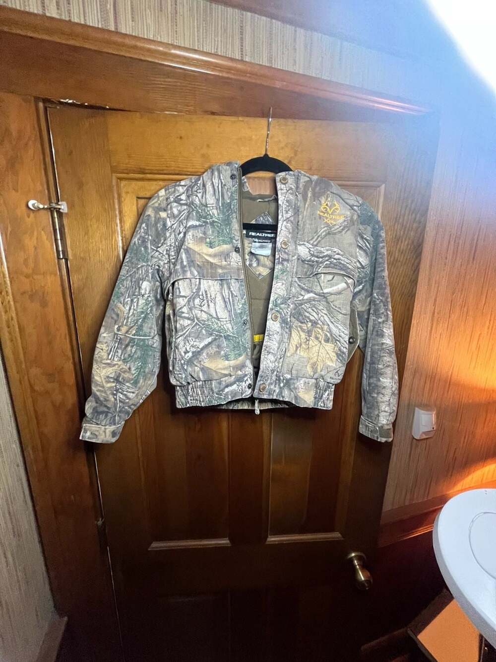 Children’s Realtree Camo Hooded Bomber Jacket Size S (5-7)